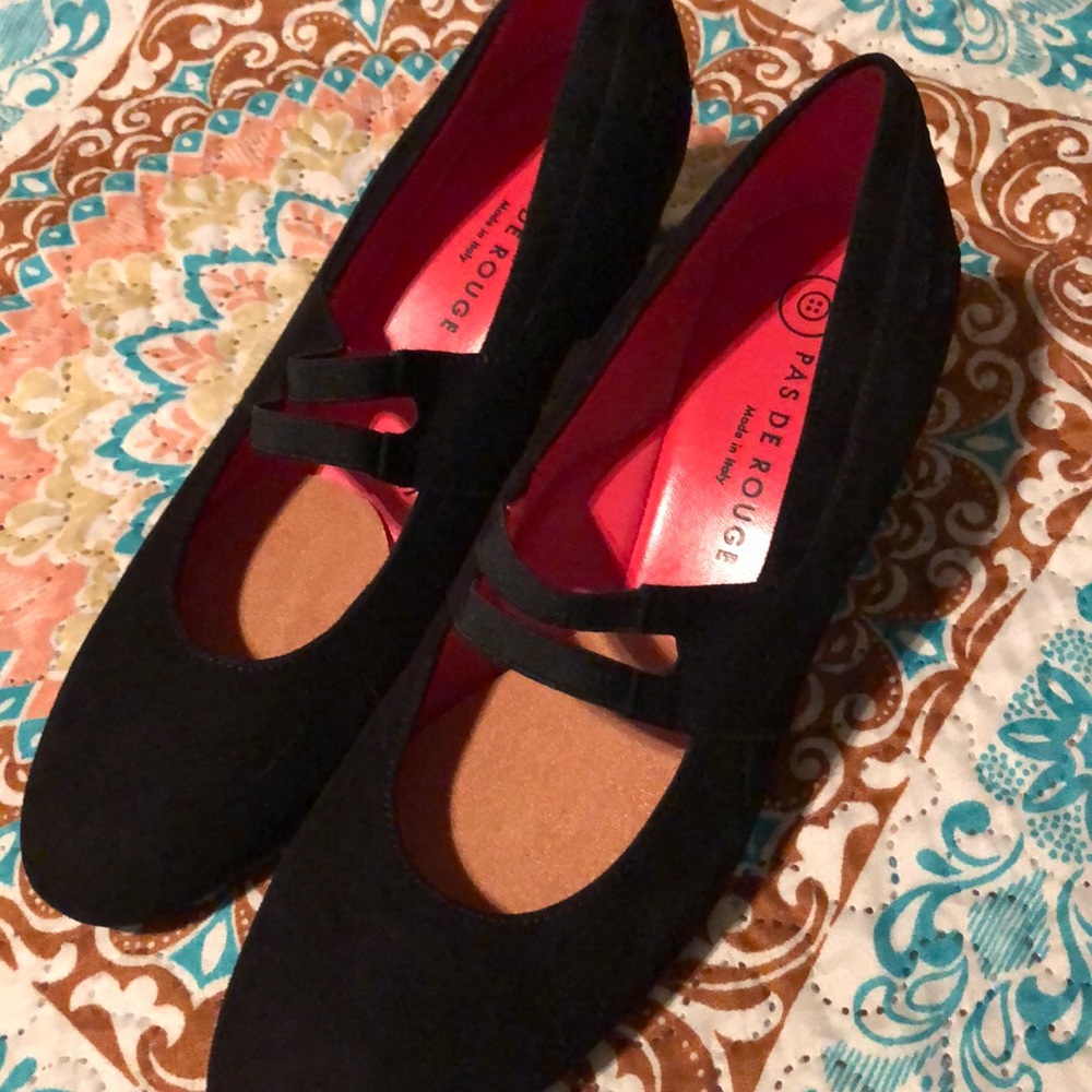 PAS DE ROUGE SHOES - Picture 2 of 2